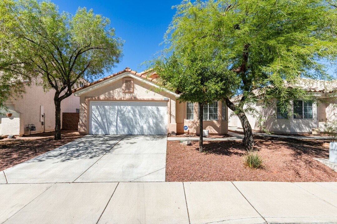 2316 Cut Bank Trail in Henderson, NV - Building Photo