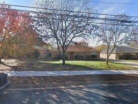 2320 Bernard St in Denton, TX - Building Photo