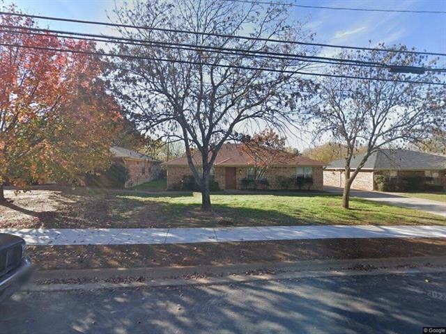 2320 Bernard St in Denton, TX - Building Photo