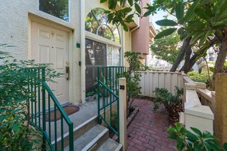 5455 Sylmar Ave in Van Nuys, CA - Building Photo - Building Photo