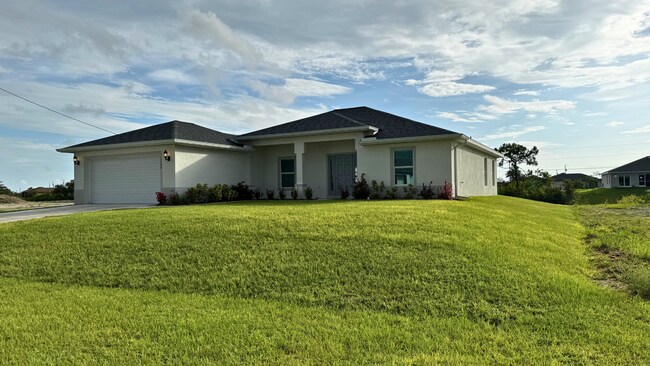 3200 NW 4th Pl in Cape Coral, FL - Building Photo - Building Photo