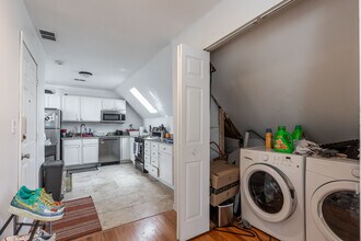 1245 W Barry Ave, Unit 3 in Chicago, IL - Foto de edificio - Building Photo