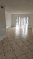 8475 SW 94th St, Unit 205E in Miami, FL - Building Photo