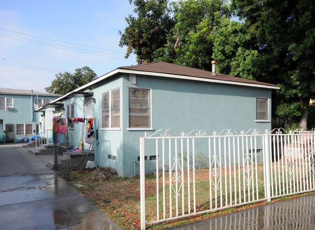 2544 Cudahy St in Los Angeles, CA - Foto de edificio - Building Photo