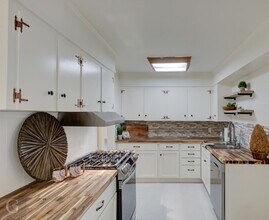 9478 Poinsettia Dr in Shreveport, LA - Foto de edificio - Building Photo