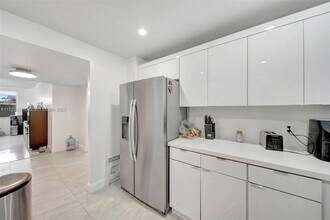 1950 S Ocean Dr, Unit LE in Hallandale Beach, FL - Building Photo - Building Photo