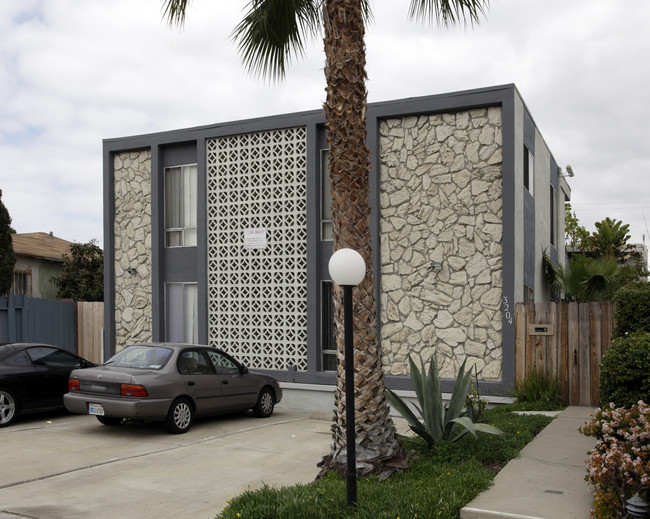 3204 Collier Ave in San Diego, CA - Foto de edificio - Building Photo