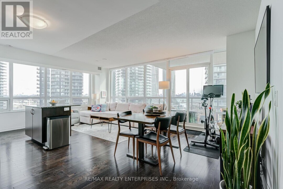 15-1715 Legion Rd in Toronto, ON - Building Photo