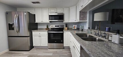 2661 Sabal Springs Cir in Clearwater, FL - Building Photo - Building Photo