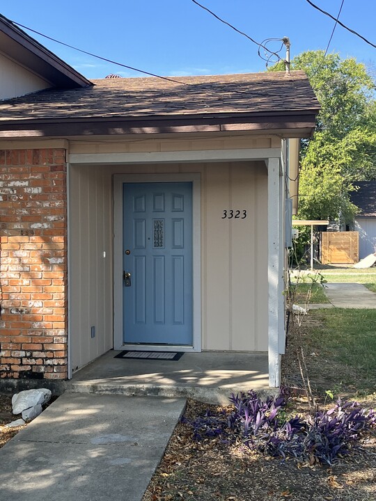 3323 Fallmeadow St in Denton, TX - Building Photo