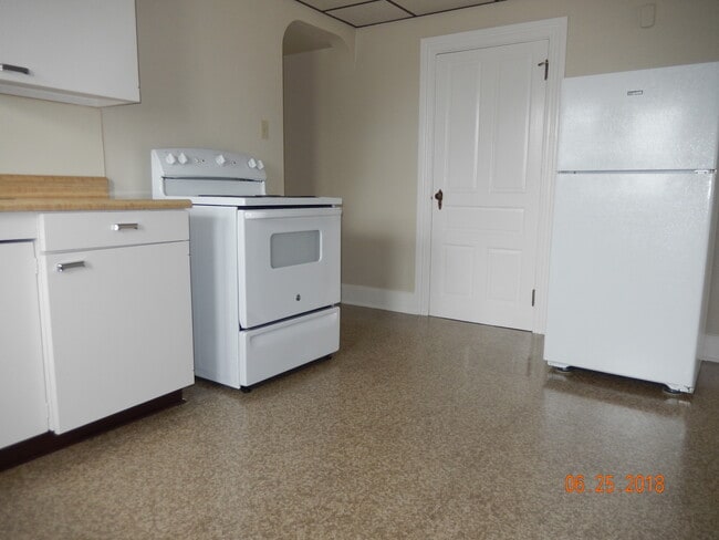 300 W Maple St in Dallastown, PA - Building Photo - Building Photo