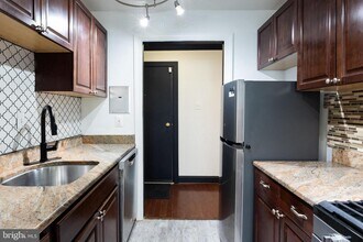 7096 Spring Garden Dr in Springfield, VA - Building Photo - Building Photo