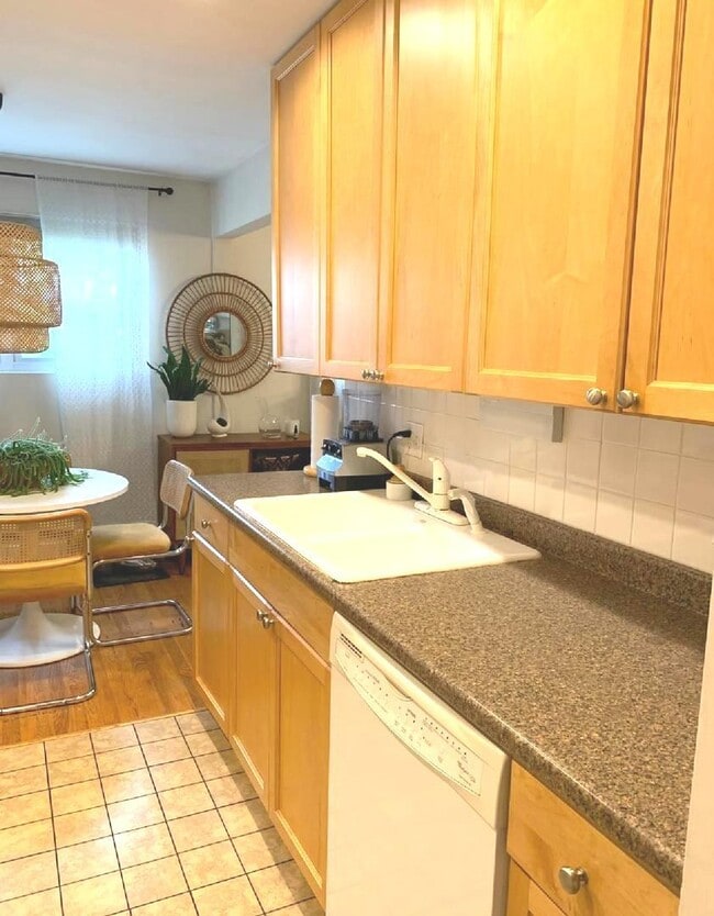 711 Austin St in Evanston, IL - Building Photo - Building Photo