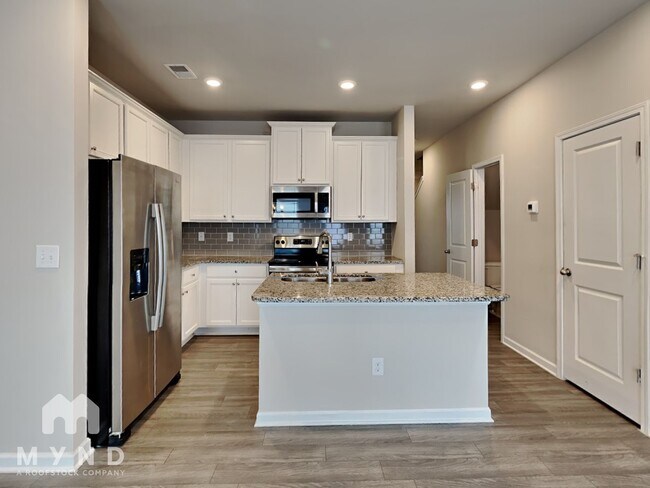 585 McWilliams Rd SE in Atlanta, GA - Foto de edificio - Building Photo