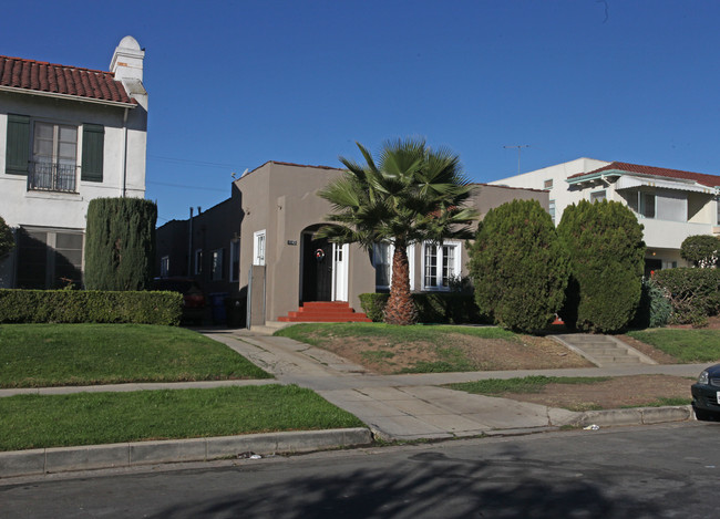 1143 N New Hampshire Ave in Los Angeles, CA - Building Photo - Building Photo