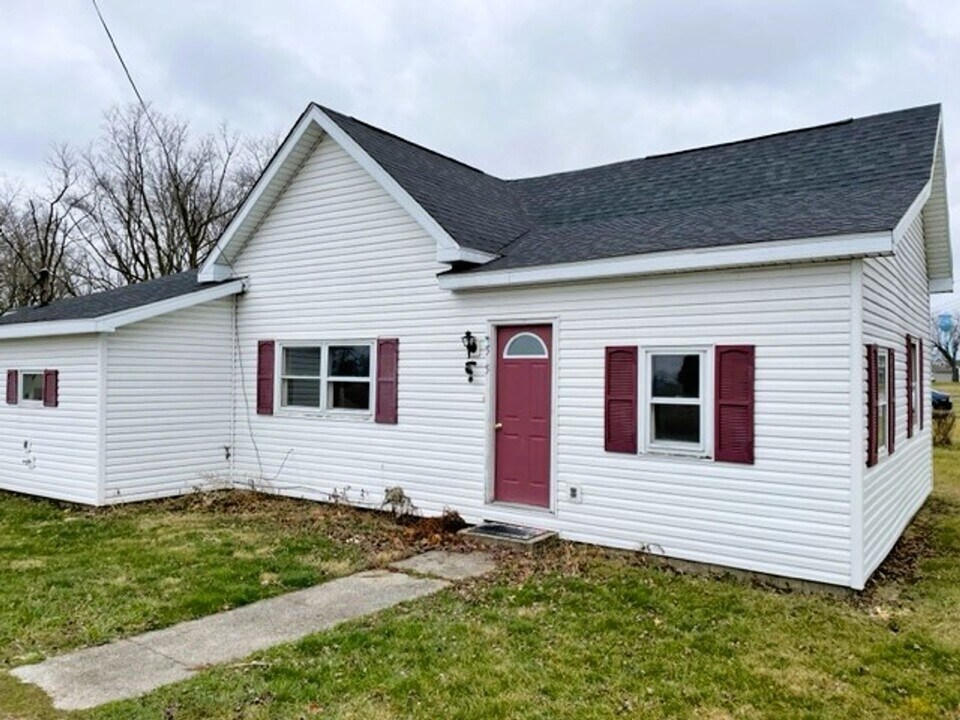 515 E Elm St in Gaston, IN - Building Photo