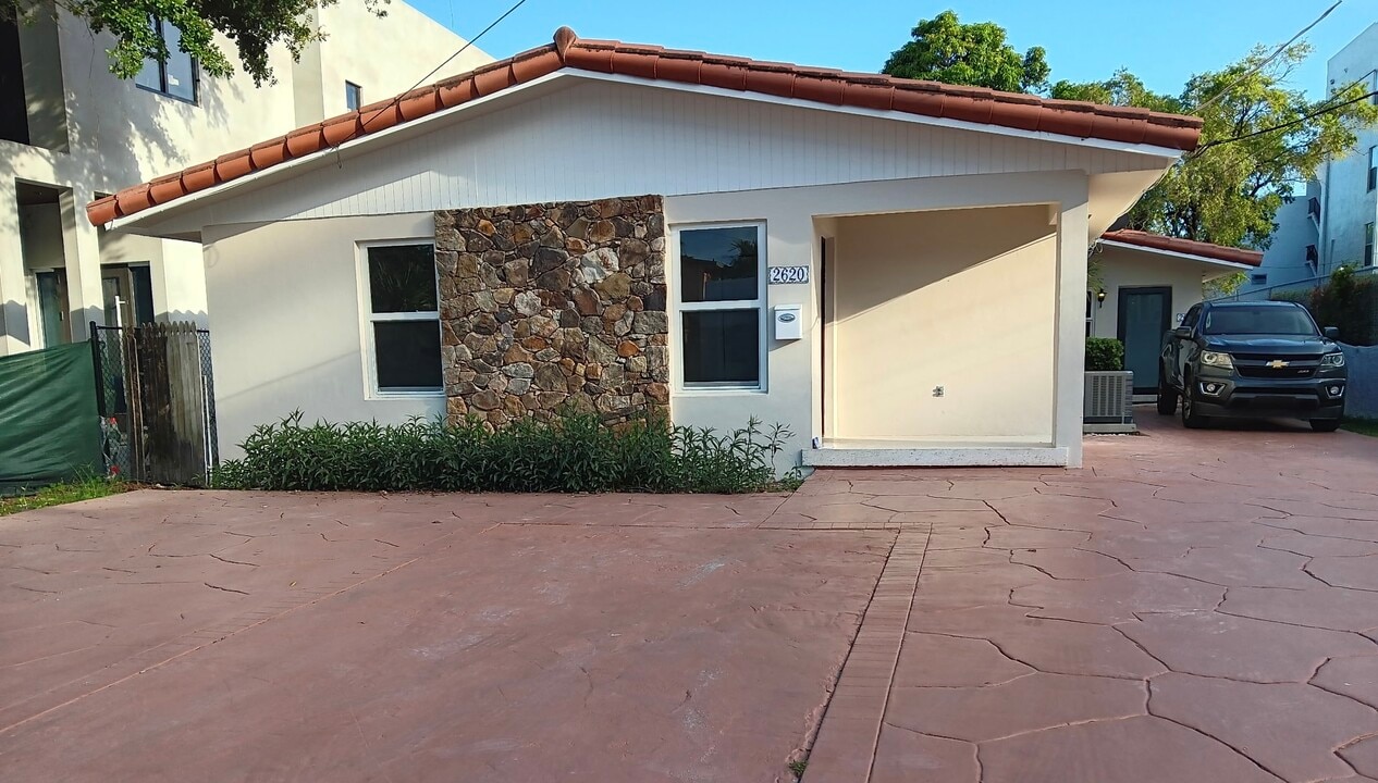 2620 SW 17th St in Miami, FL - Building Photo