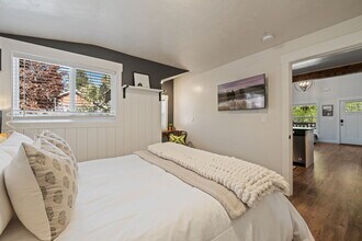 1545 NW 5th St in Bend, OR - Foto de edificio - Building Photo