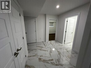 2470 Roxborough Blvd in Windsor, ON - Building Photo - Building Photo