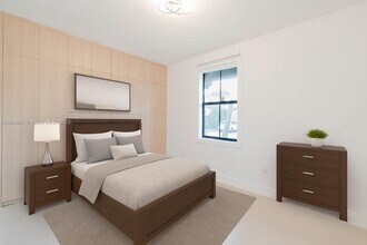 9852 NW 10 Terrace in Miami, FL - Building Photo - Building Photo