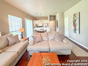 165 Chapel Hill Cir in San Antonio, TX - Foto de edificio - Building Photo
