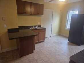 12 Connors St, Unit 3 in Fitchburg, MA - Building Photo - Building Photo