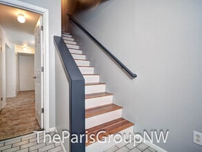 12826 103rd Pl NE in Kirkland, WA - Building Photo - Building Photo