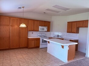 12810 Marradi Ave in Bakersfield, CA - Building Photo - Building Photo