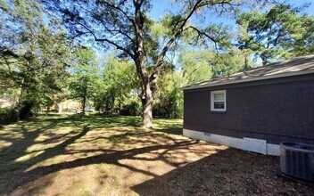 3994 Oak Cliff Rd in Memphis, TN - Building Photo - Building Photo