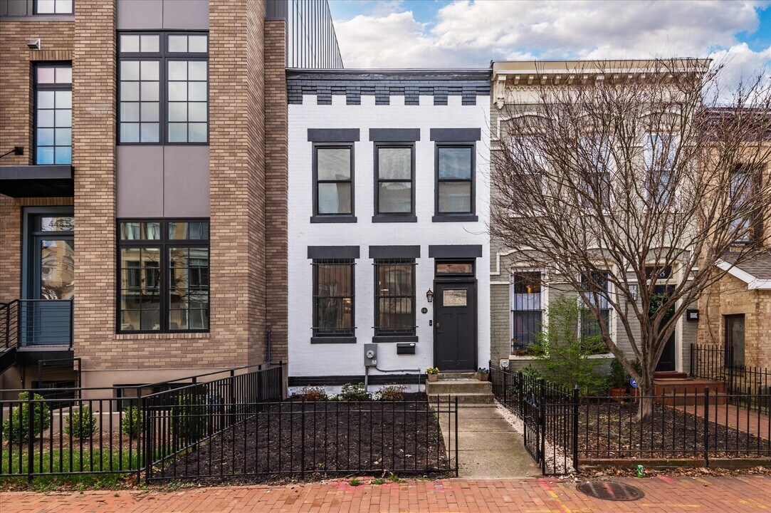 446 R St NW in Washington, DC - Building Photo