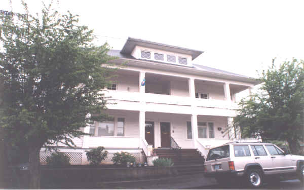 6916 SE Morrison St in Portland, OR - Building Photo