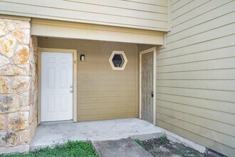 8703 Schick Rd in Austin, TX - Building Photo - Building Photo