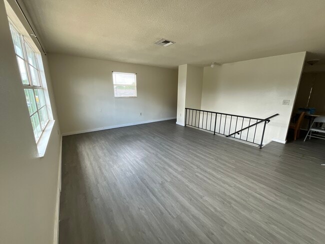 335 Walnut St, Unit 335