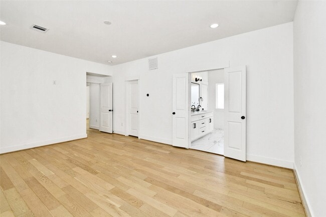 property at 208 N York St