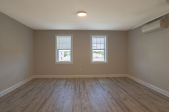 Third and Central Place in Dover, NH - Foto de edificio - Interior Photo