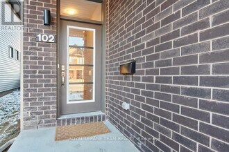 102 Crevasse Rd. in Ottawa, ON - Building Photo - Building Photo