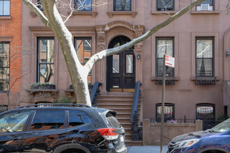 33 Tompkins Pl in Brooklyn, NY - Foto de edificio - Building Photo