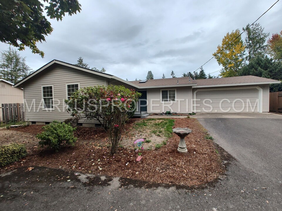 8139 SW Oak St in Tigard, OR - Building Photo