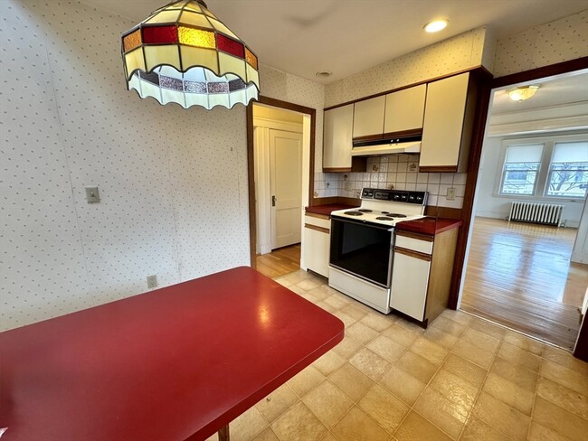35 Flett Rd, Unit 1 in Belmont, MA - Foto de edificio - Building Photo