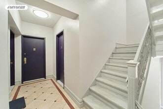 19 Commerce St in New York, NY - Building Photo - Building Photo