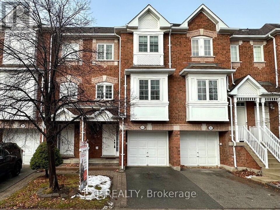 6060-6060 Snowy Owl Crescent in Mississauga, ON - Building Photo