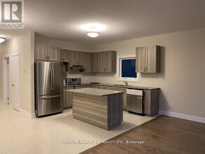 237 Sedgewood St in Kitchener, ON - Building Photo - Building Photo