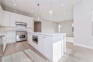 128 Rimstone in Irvine, CA - Building Photo