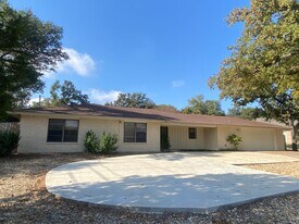 996 Lake Rd in Belton, TX - Building Photo