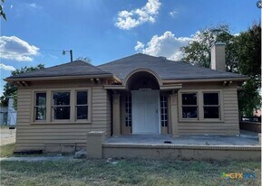 902 S 27th St in Temple, TX - Building Photo