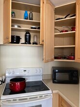 2415 Ala Wai Blvd, Unit 1107 in Honolulu, HI - Foto de edificio - Building Photo