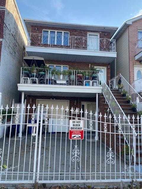 property at 122 North St