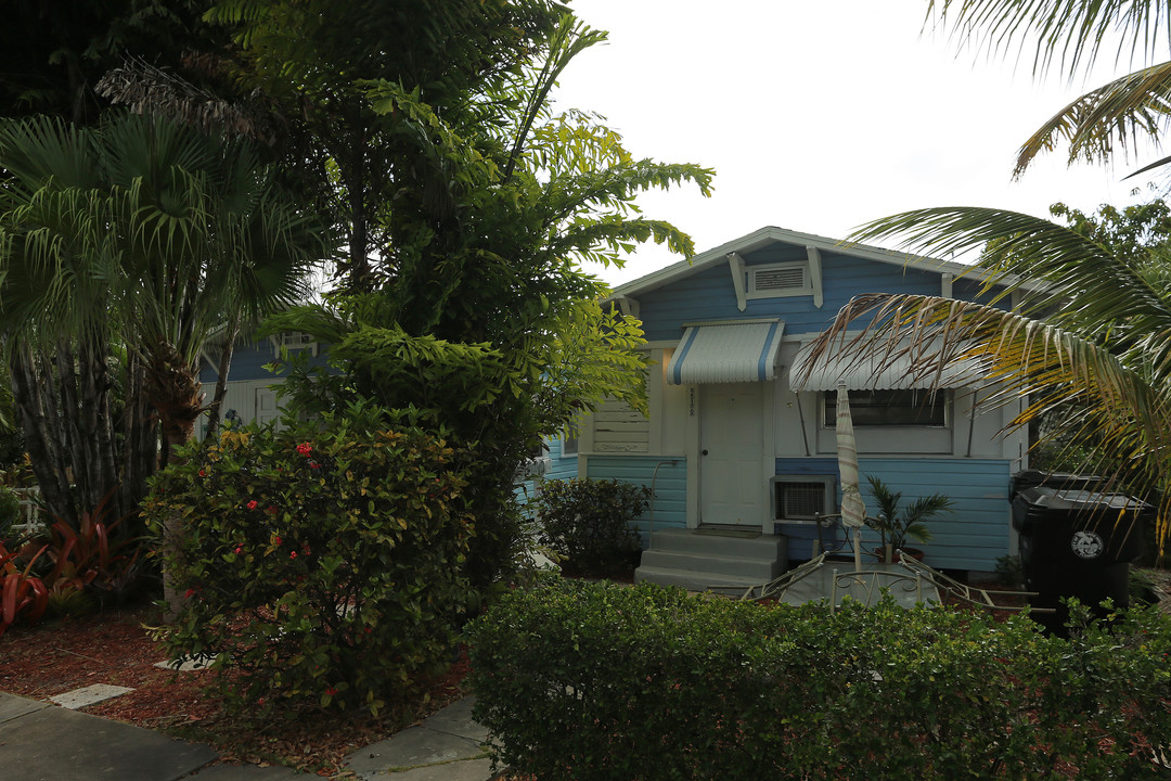 214-216 S M St in Lake Worth, FL - Building Photo