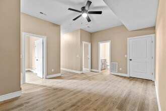 104 E Mills Rd in Nixa, MO - Building Photo - Building Photo