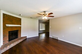 7133 Butterfly Dr in Memphis, TN - Foto de edificio - Building Photo